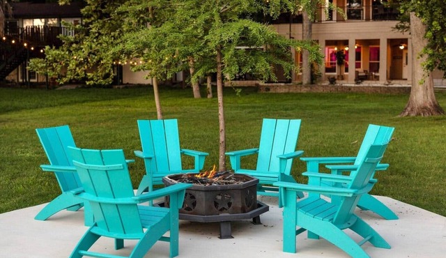 *Blissful Waterfront Getaway*