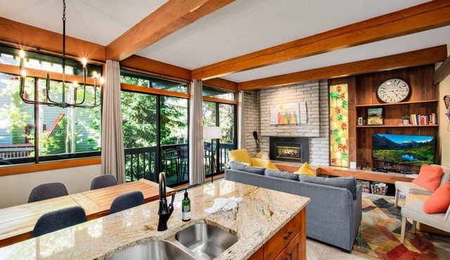 Blissfully Convenient Condo - Walk to the Quicksilver lift & to Main Street!