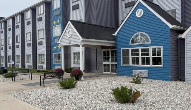 BlissPoint Inn & Suites, Northwood