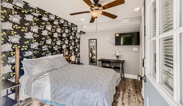 BLISSSFUL STUDIO W/ PRIVATE ENTRANCE & PARKING