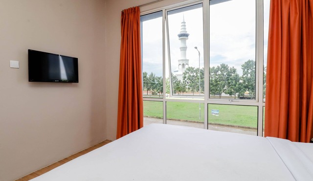 Blitz Hotel Batam Near Sultan Mahmud Ri'ayat Shah Mosque