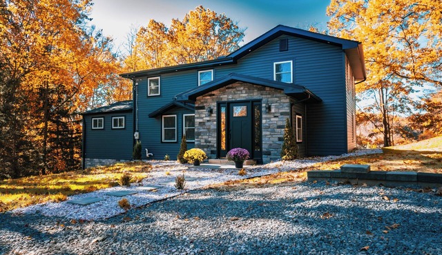 Blitzburg Bungalow: Beautiful 4-bedroom 15 mins from Pittsburgh