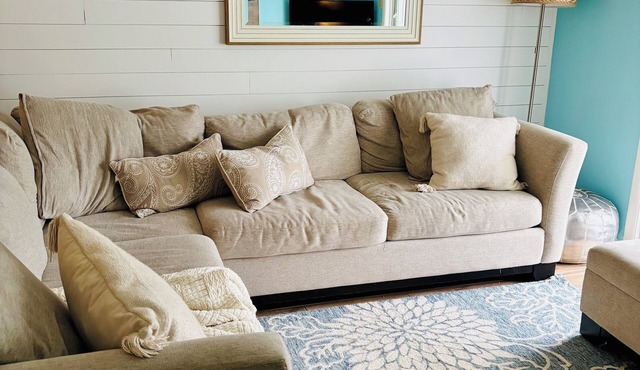 Block from beach- Super Clean beach condo - Comfy! Pet Friendly - Avalon-SH