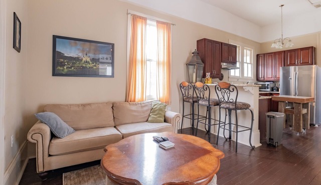 Block From Streetcar To City Park, Jazz Fest, and French Quarter