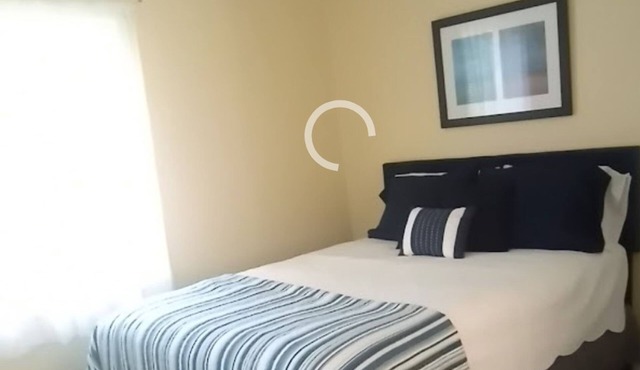 Block from Van Buren Park Dunes, mins Downtown South Haven, clean, family