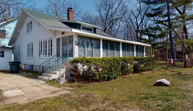 Blocks To Beach Golf Tennis Park & Lake MI Sunsets