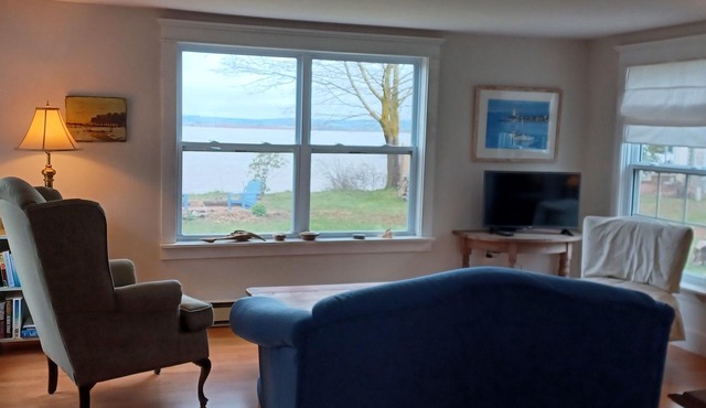 Blomidon Rose Fan Cottage by the Water