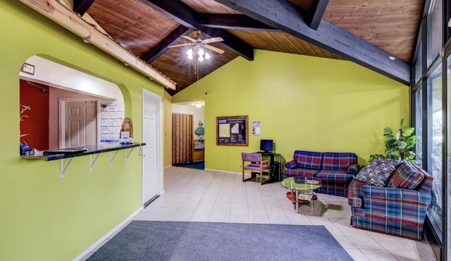 Bloomer Inn & Suites