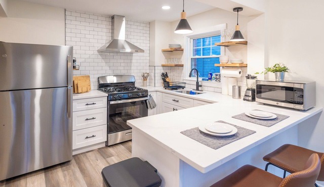 Bloomfield 3 Bed, 1 Bath. Walk 2 train to NYC, Laundry-In Unit, Pets OK, Parking