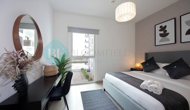 Bloomfields 1BR Canal View in Water's Edge