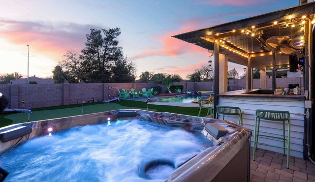Bloomin' Dunes - Pool, Pickleball & Tiki Bar