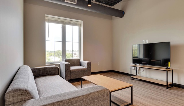 Bloomington Apartment - Walk to IU Campus & Mall!