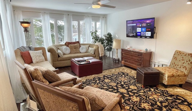 Bloomington Indiana Rental- 3BR/2BA Apartment in upper level of duplex