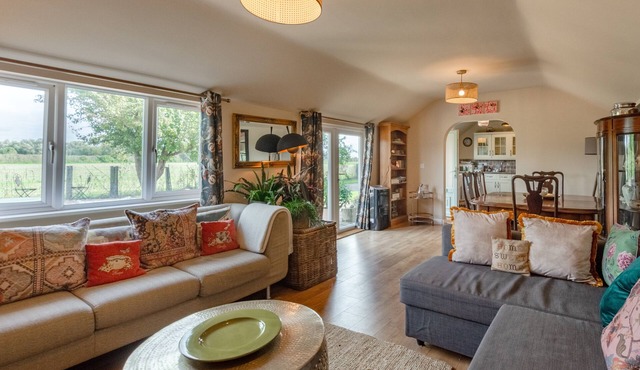 Blossom Cottage - Three Bedroom House, Sleeps 6