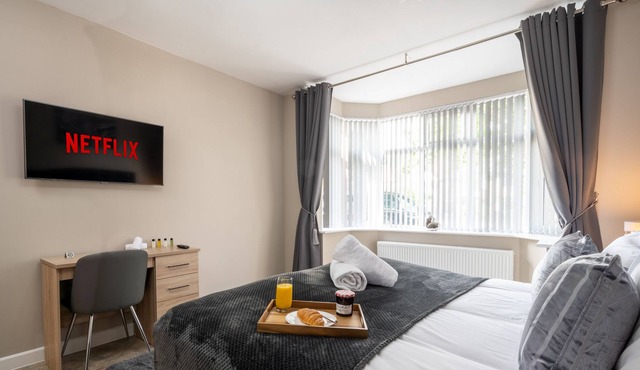 ★Blossom House- Deluxe 5-Bed in Solihull near NEC, JLR Resorts World & Airport