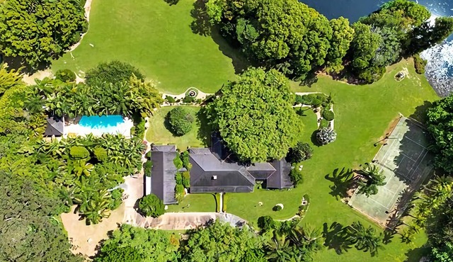 Blossom is a country house studio set amid beautiful classic country gardens in Bonville.