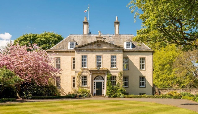 Blossom Mansion - Ten Bedroom Villa, Sleeps 24