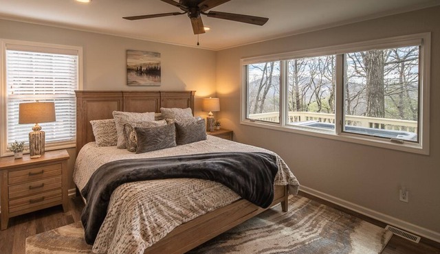 Blowing Rock Home w/hot tub and Ski Mountain Views Sleeps 12