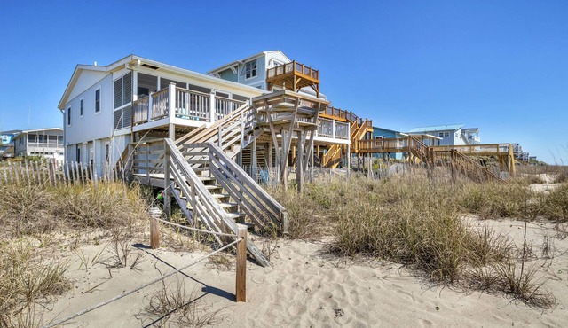Blu Malibu: 5 Bed/3 Bath Oceanfront Home, Walking Distance to Davis Canal.