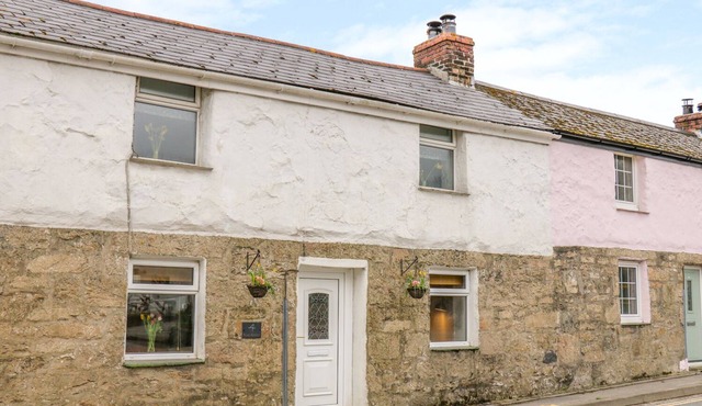 BLUE ANCHOR, family friendly, character holiday cottage in Fraddon