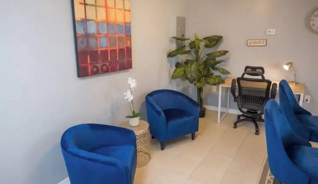 Blue Apartment-3 Miles to the Buccaneers Stadium