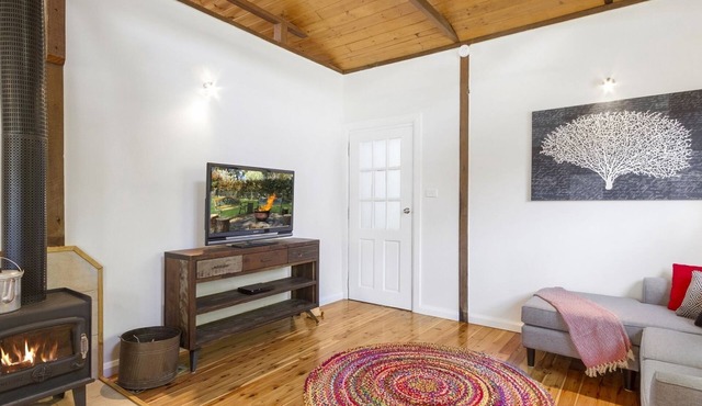 BLUE APPLE LODGE - a fabulous mountain holiday escape! SPECIALS ON NOW !