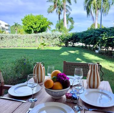 Blue Bay Elegant apt 1 min walk from beach perfect for families and couples