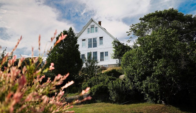 Blue Bay House - Historic, Ocean View Property
