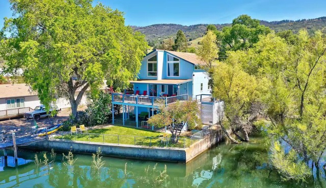 Blue Bayou - a lakefront Paradise in Lake County