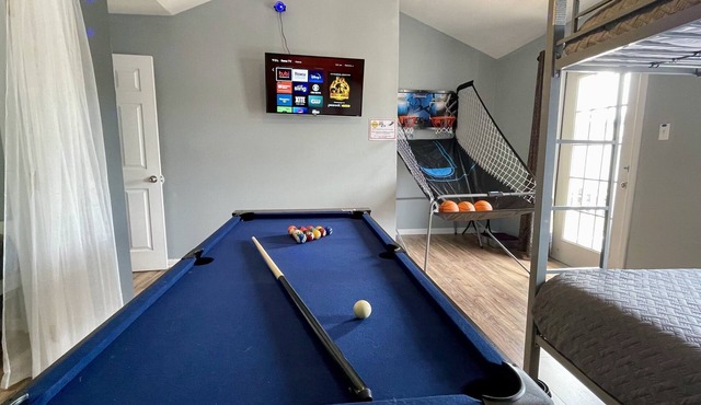 Blue Beach House, GAME ROOM, Sleep 8, Swim Pool, Gated, Casinos