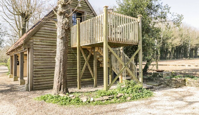 BLUE BELL, romantic, character holiday cottage in Corsham