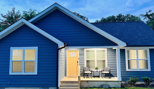 "Blue Belle"-A Magestic Modern Retreat w/King Bed