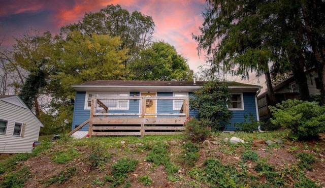 Blue Bird Bungalow - Cozy South Slope Home