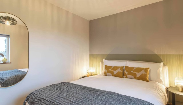 BLUE BIRD COTTAGE, pet friendly, with a garden in Llangaffo