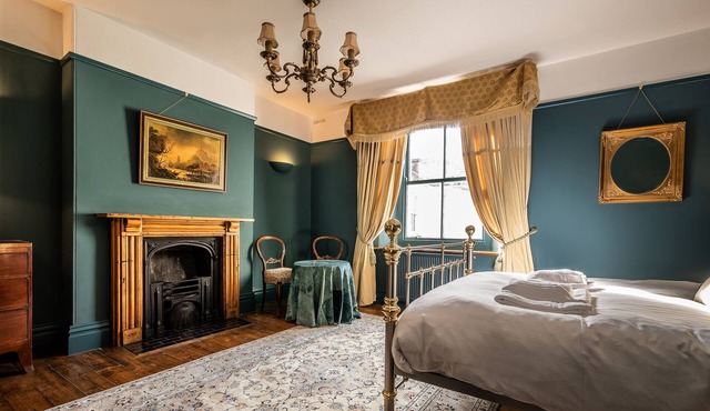 Blue Bliss - Period Elegance meets Homely Comfort