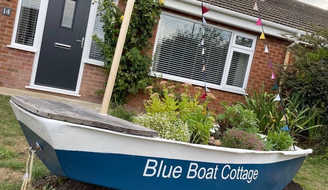 Blue Boat Cottage, Sutton on Sea - beautiful, dog friendly, cosy cottage