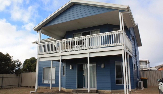 Blue Breeze - 4 bedroom Double story home - Close to the beach and Inns National Park