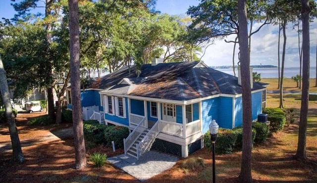 Blue Breeze Cottage-Oceanfront with Golf Cart