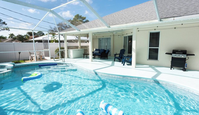 Blue Breeze Retreat: 4B House with Pool, BQ & Game Room in Vero Beach
