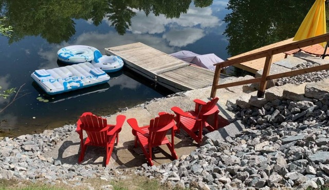 Blue Buck - Newly Renovated Waterfront Cottage with Hot Tub!