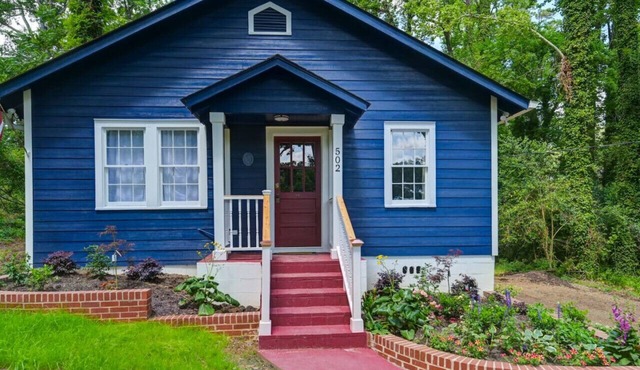 Blue Bungalow | 2BR 1BA | Lexington