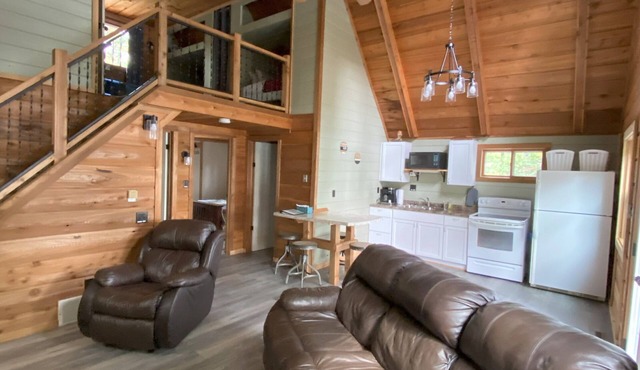 Blue Bungalow on Lake Winter 4 seasons of family fun: Fish/ATV/Snowmobile/Relax