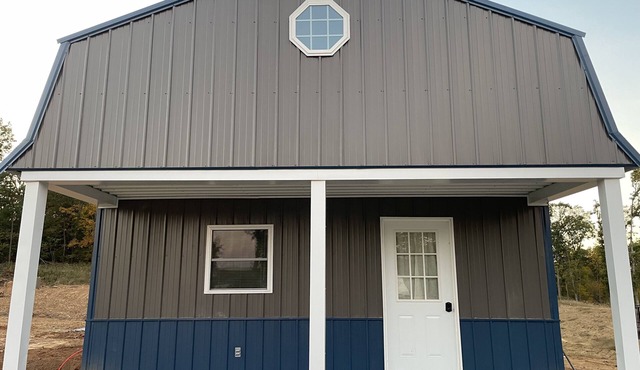 Blue Cabin in the woods close to Whiteman AF Base and Univ. of Central Missouri
