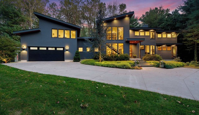 Blue Cedar | Lakeside | Hot Tub | Gym | Golf Cart
