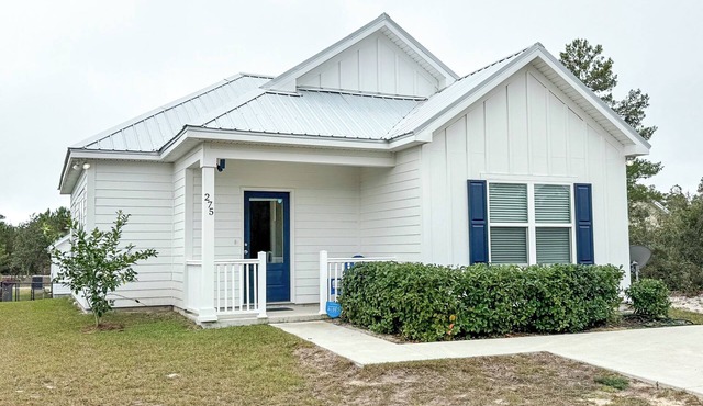 Blue Chair By The Bay 2BR/2BA with pool!