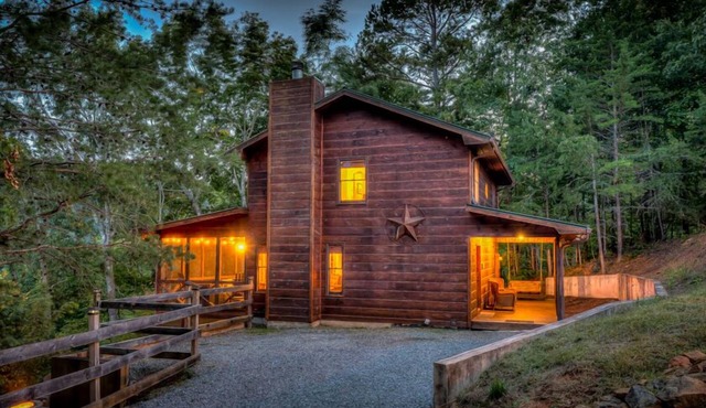 Blue Chase Lodge- Pet Friendly | Overlooks Lake Blue Ridge | Screened Porch