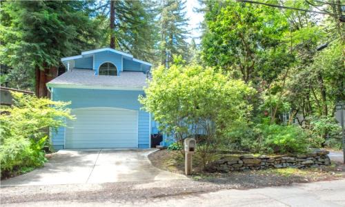 Blue Cherry! Redwoods! BBQ Grill! Fire Table! Ping Pong! Fast WiFi! Dog Friendly!