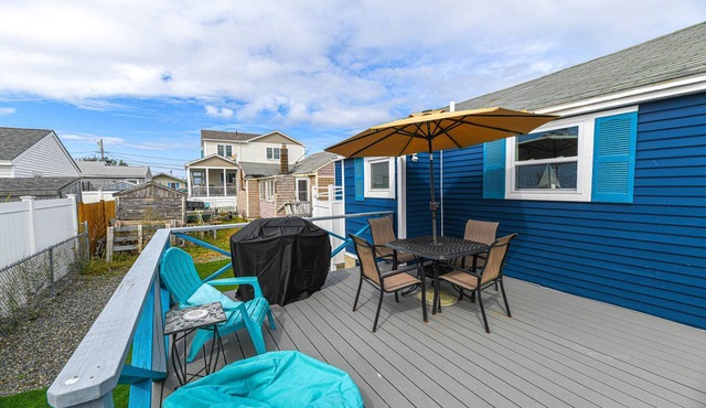 Blue Chill Cottage: Classic New England Charm - Walk to Hampton Beach - Private Yard