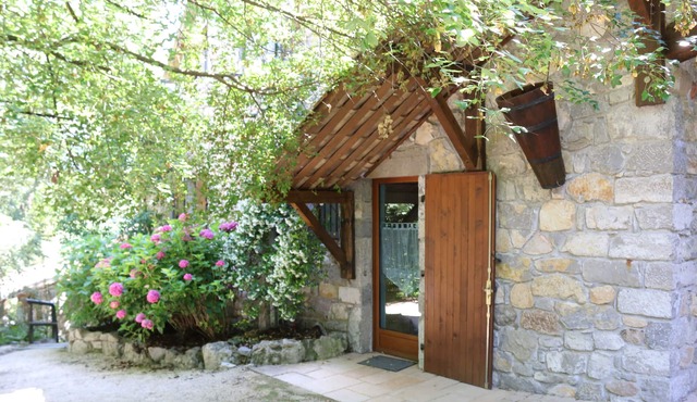 Blue Cottage in Casteljau
