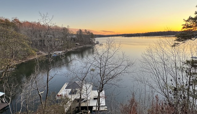 Blue Cottage at Sunset Cove, Bunk room 2 story dock! Best views!